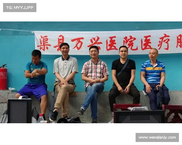 新兴县暴雨致赛场积水 公益杯揭幕战延期两小时举行 新兴县暴雨致赛场积水 公益杯揭幕战延期两小时举行